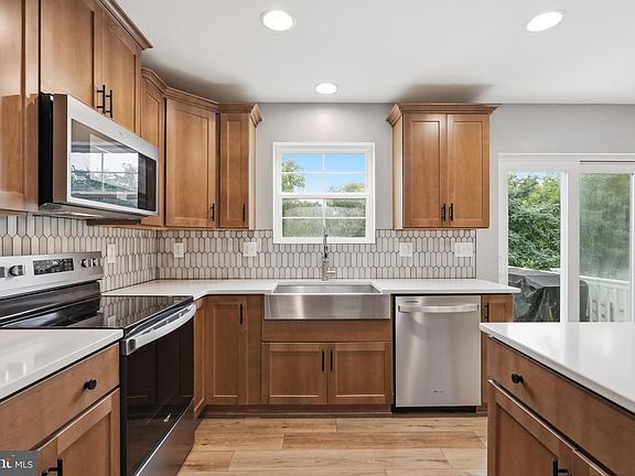 3rd image of 114 Belmont Pl