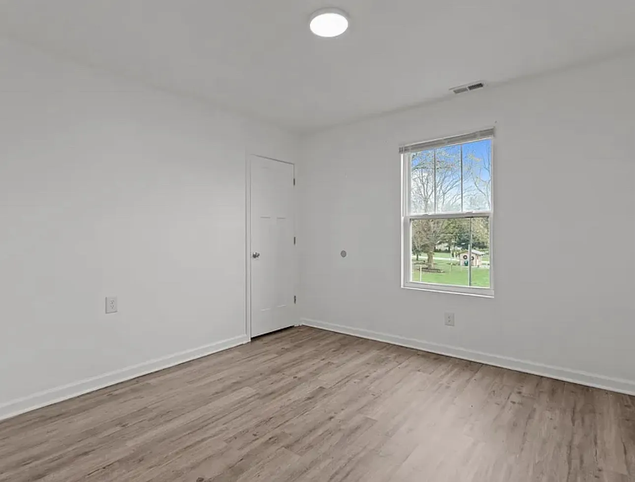 3 bed, 1000 sqft, $1,050 — Photo 4