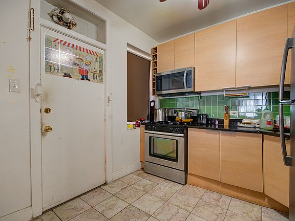 2nd image of 4922 N Kedzie Ave #101-1