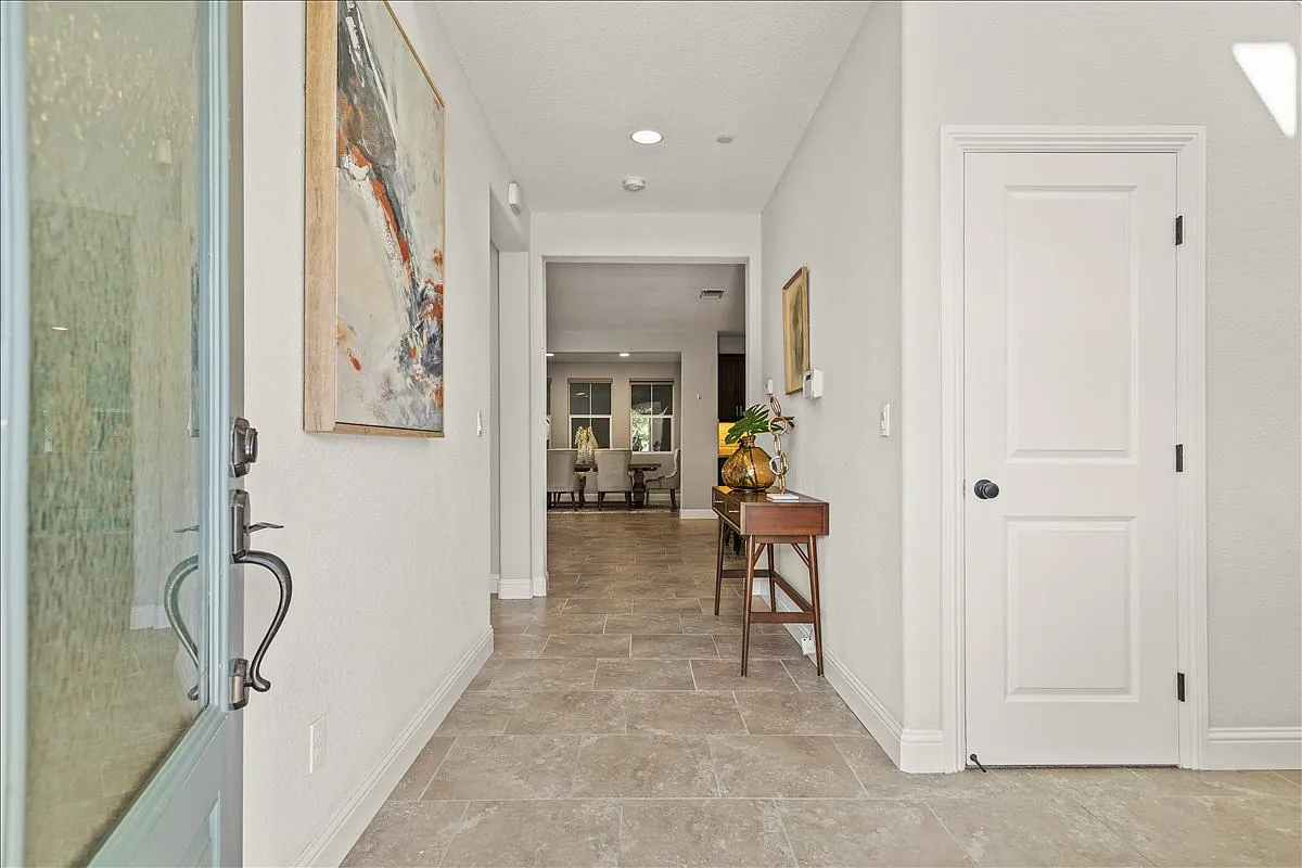 5 bed, 2749 sqft, $3,950 — Photo 3