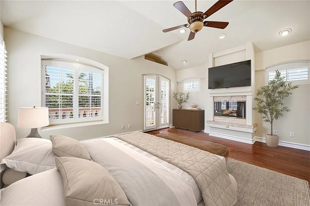 3 bed, 3.5 bath, 2564 sqft, $6,850 — Photo 4