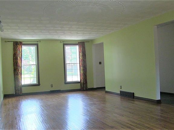 4th image of 110 Fernwood Ln