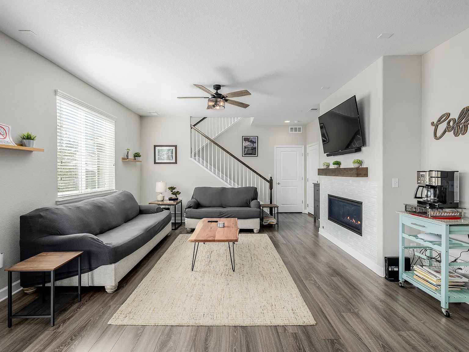 3 bed, 2.5 bath, 1831 sqft, $3,900 — Photo 4