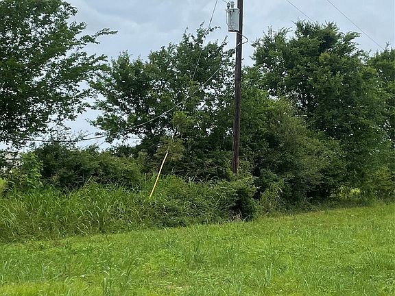 2nd image of 977 Tafelski Rd