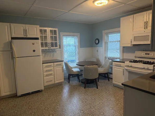 28 Greenman Ave Floor 2, New York Mills, NY 13417