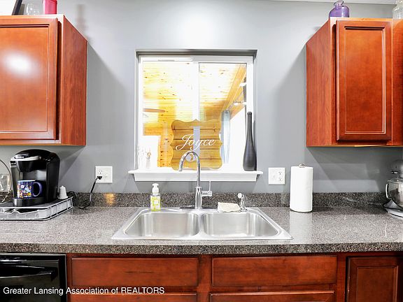 5th image of 15855 Lattice Ln