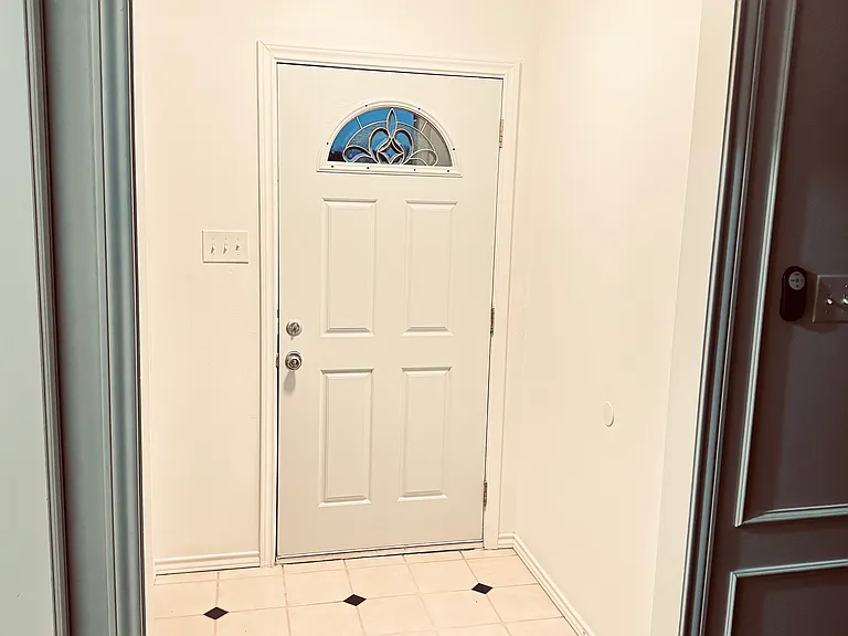 1004 Silverthorn Ct — Photo 20