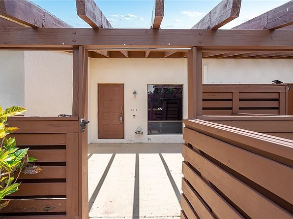 2nd image of 842 SW 120th Way #842