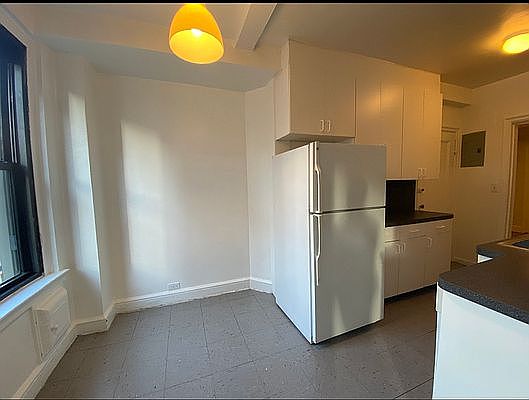 4th image of 400 E 58th St APT 10A