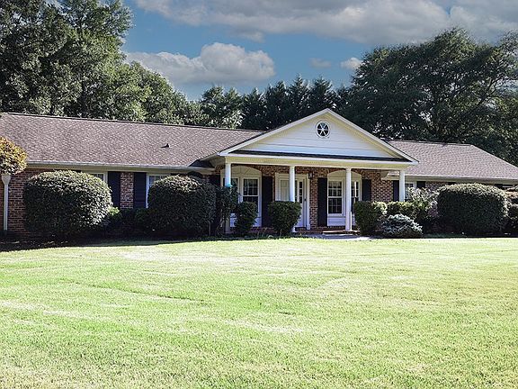 3rd image of 200 Pine Wood Dr