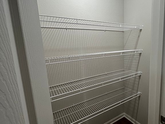 4th image of 2041 Meadow Ave
