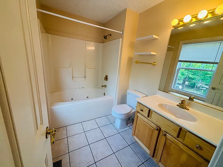 385 Oak Tree Blvd NW — Photo 8