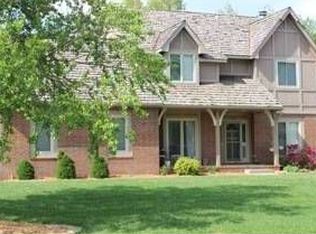 2370 N Vinegate Cir, Wichita, KS 67226