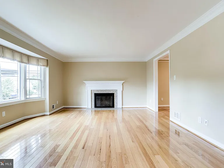 4894 Williamsburg Blvd — Photo 4