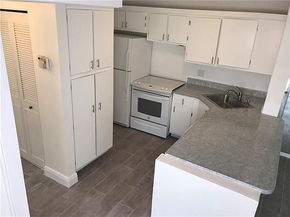 4th image of 1011 Green Pine Blvd APT E1