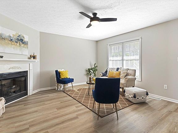3rd image of 714 Wyndhurst Dr