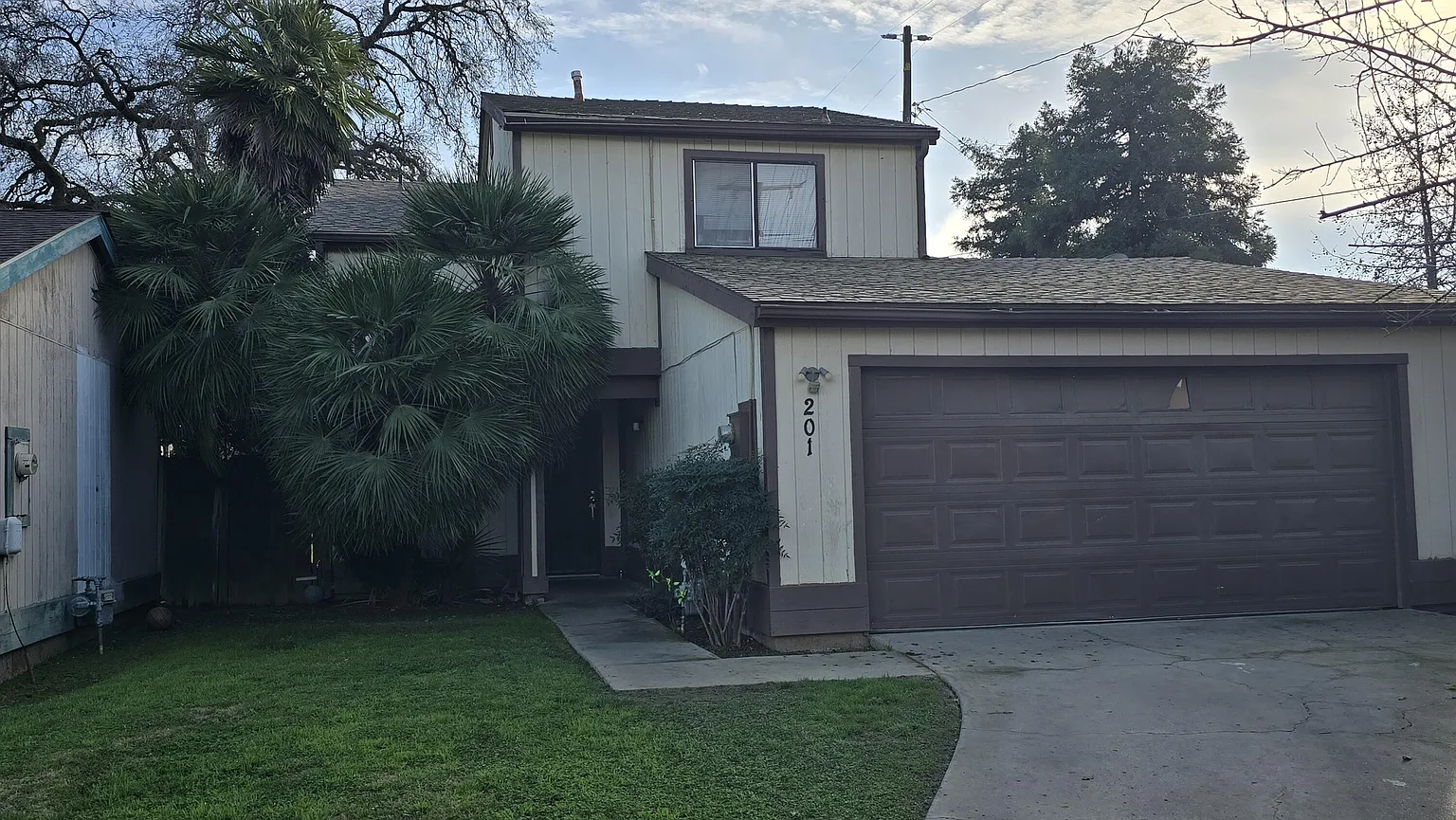 201 E Elowin Court photo 1