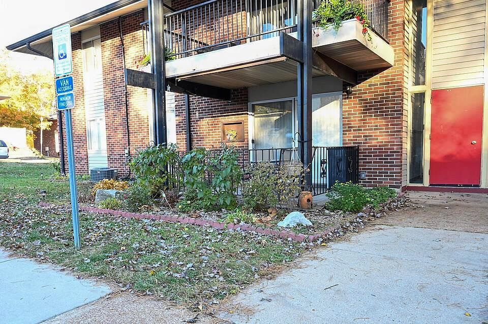 1st image of 10069 Bunker Hill Dr APT A