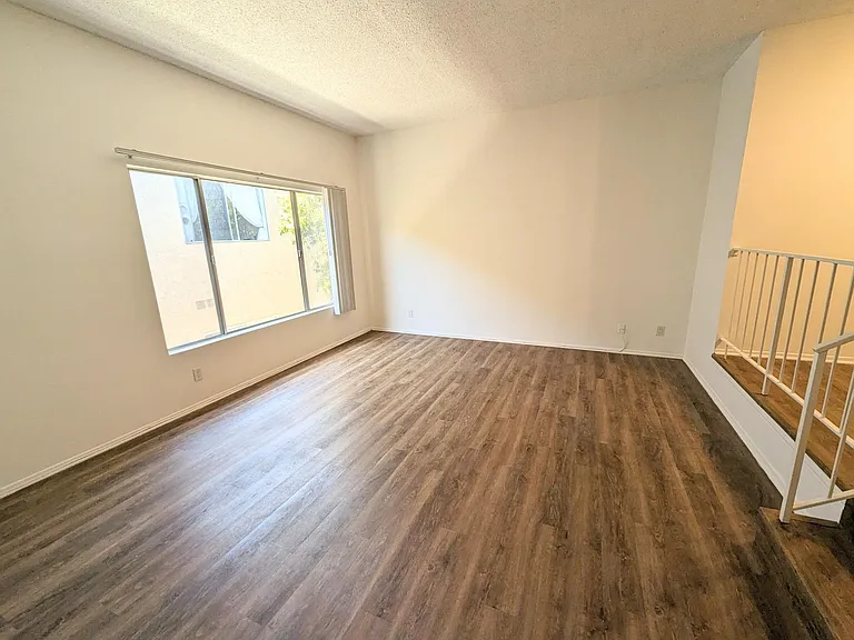 824 11th St #7 — Photo 9
