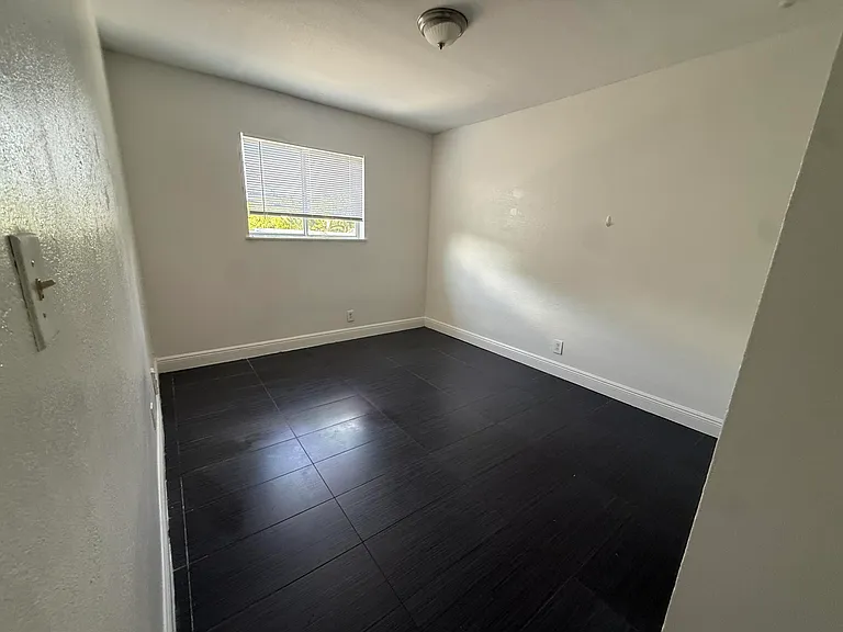 37 SW 14th St #17 — Photo 18