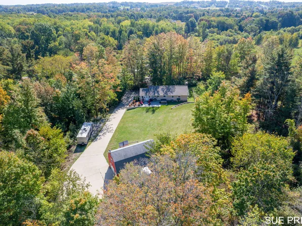 1621 Quincy St SW, Grandville, MI 49418