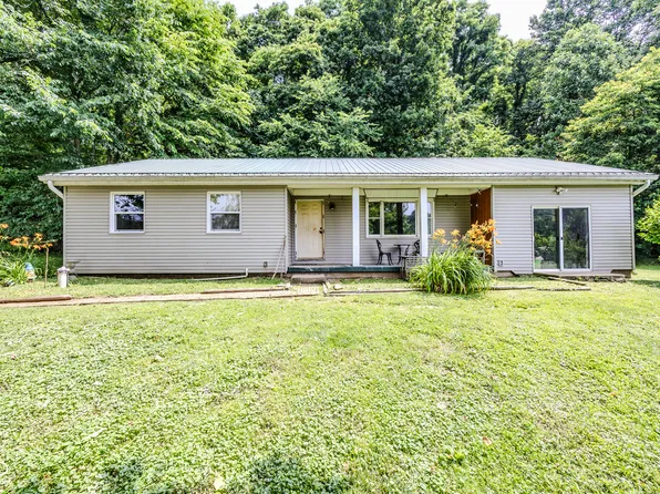 2246 E Yellowwood Ln, Martinsville, IN 46151