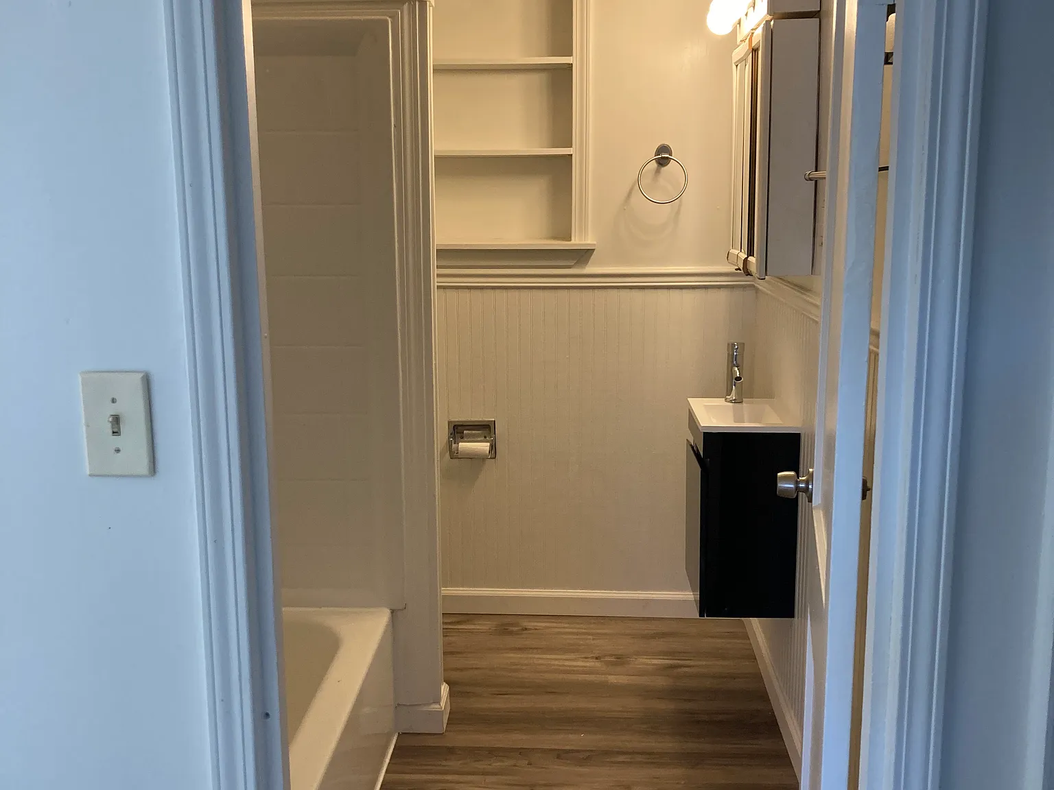 3 bed, 1.0 bath, 1350 sqft, $1,650 — Photo 1