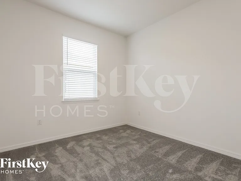 523 Crown Rose Dr — Photo 12