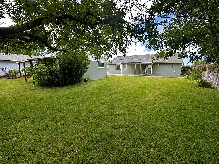 705 S Ione St — Photo 17