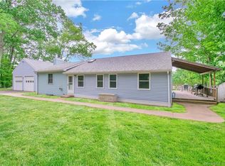 4 Elm St, Ellington, CT 06029