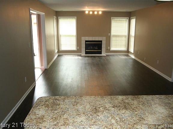 4th image of 28552 Carlton Way Dr