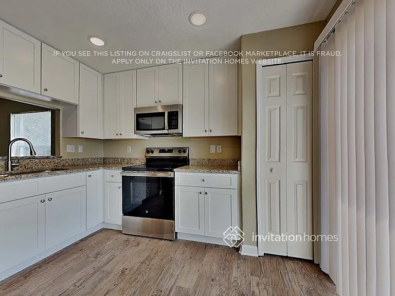2458 Hamlet Cir — Photo 7