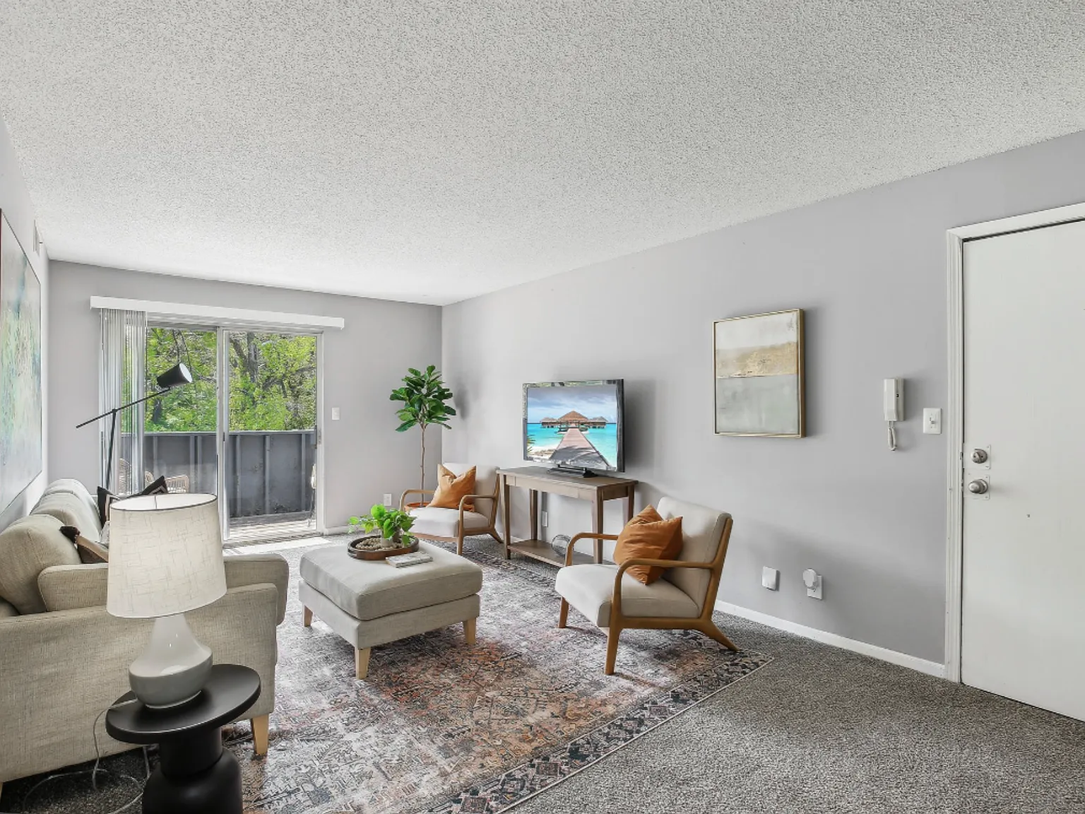 University Villa Apartments — Photo 4