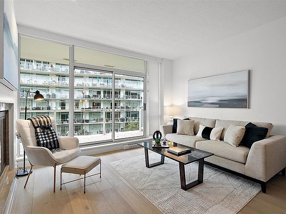 5th image of 68 Songhees Rd #519