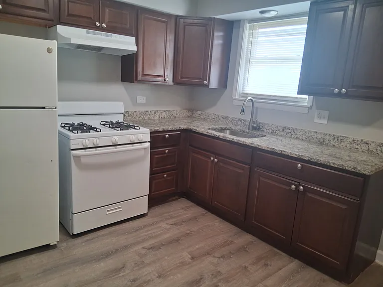 392 Hickory St — Photo 5