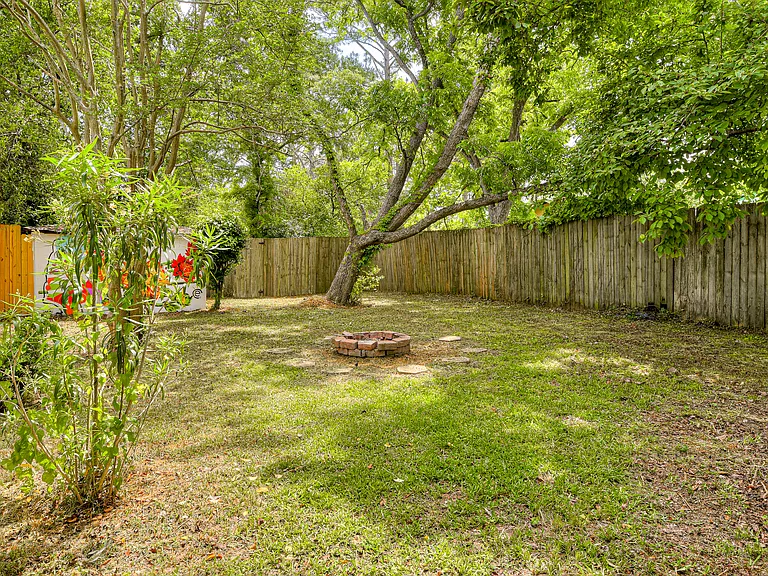 2066 Greene St — Photo 34