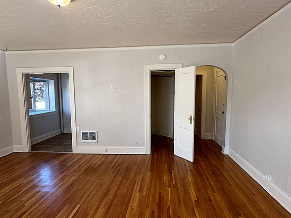 5th image of 635 NE Randall Ave #104