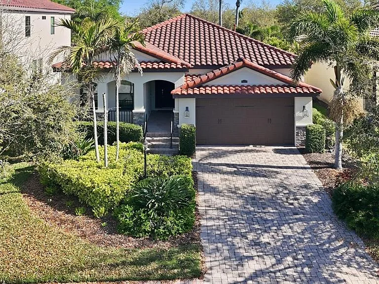 5423 Title Row Dr — Photo 2