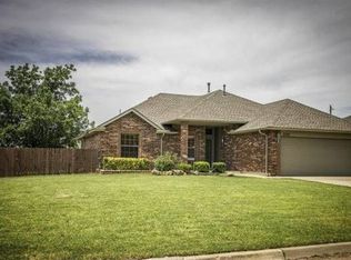 2201 Sunset Dr, Moore, OK 73160