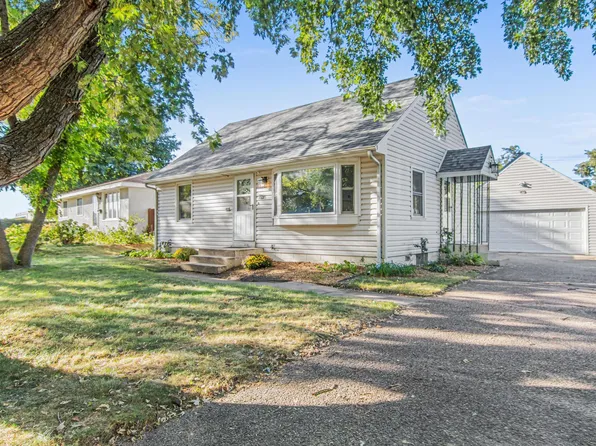 115 Crown Rd NE, Fridley, MN 55421