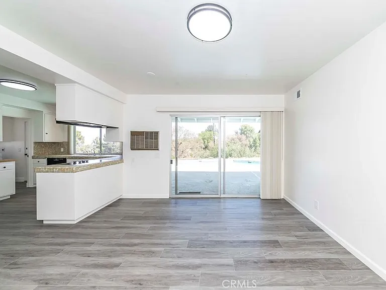 4610 Rockbluff Dr — Photo 10
