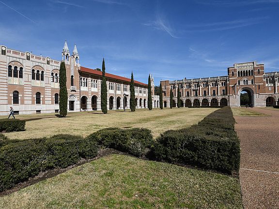 Ideal location, only 1.5 miles from Rice University