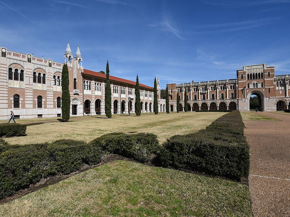 Ideal location, only 1.5 miles from Rice University