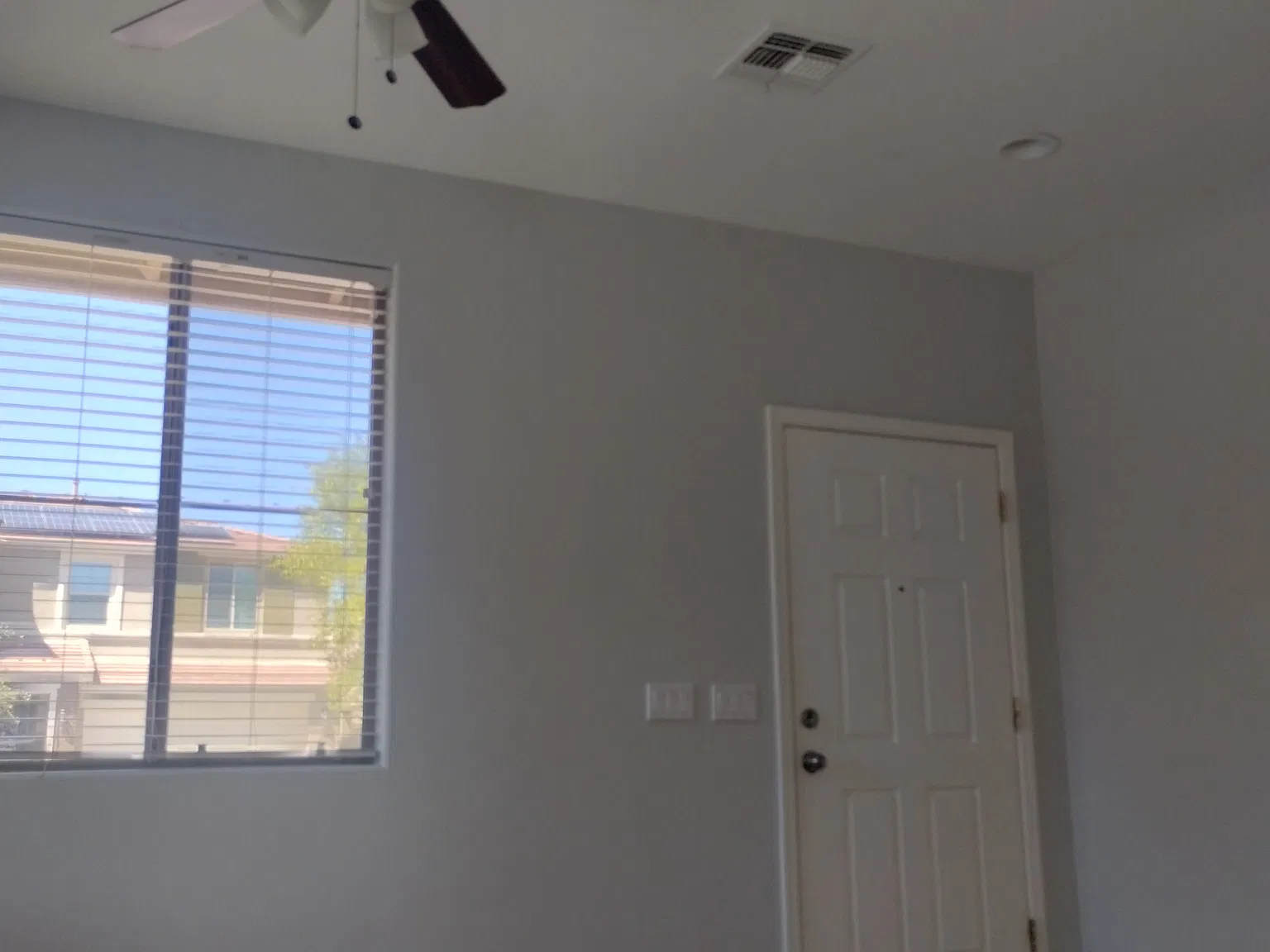 3 bed, 1230 sqft, $1,900 — Photo 2
