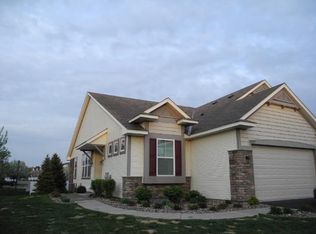 10587 Kingsfield Ln, Woodbury, MN 55129