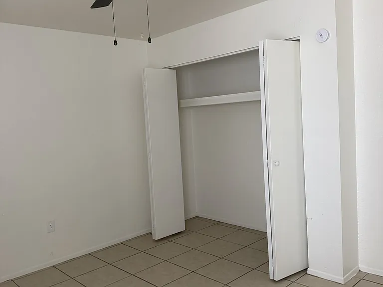 1207 E Jarvis Ave — Photo 11