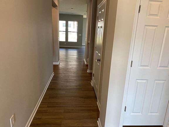 3rd image of 5012 N Castle Ct