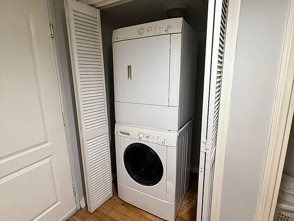 5th image of 1043 S Grand Ave APT 7