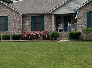 215 Chimney Rock Dr, Shepherdsville, KY 40165