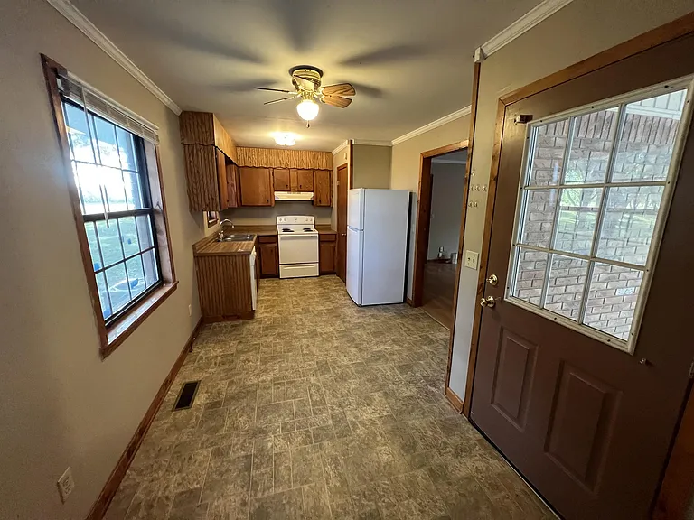 Kitchen - Updated Photo needed - New Paint and light fixtures. Nov 2024
